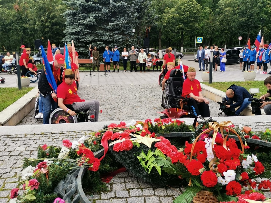 В Гатчине прошла Международная эстафета инвалидов-колясочников 